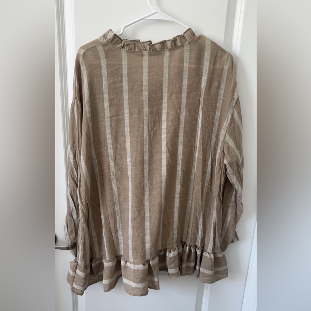 Misslook XLG long sleeve tan/white stripe cotton ruffle neck, and waist line - Picture 4 of 4